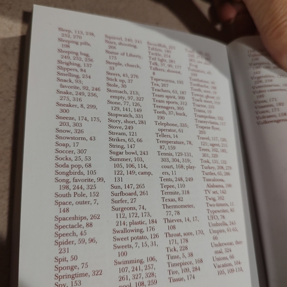 Tickle your funny bone with this amazing riddle book,filled with 352 pages 4"x5" - Picture 9 of 13